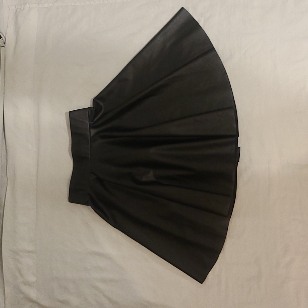 Celb.Designer Maggie Barry custom made pu.vinly pleated elastic waistband.